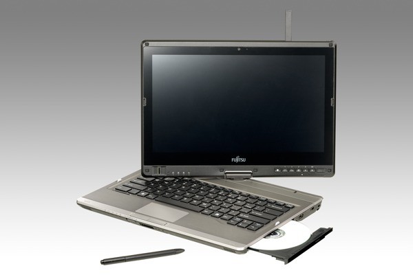 Fujitsu Lifebook T902 and Stylistic Q702: laptop-transformer and hybrid tablet on Windows 8