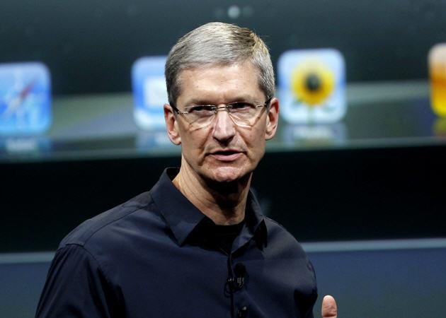 Tim Cook apologizes for iOS maps and recommended Google Maps