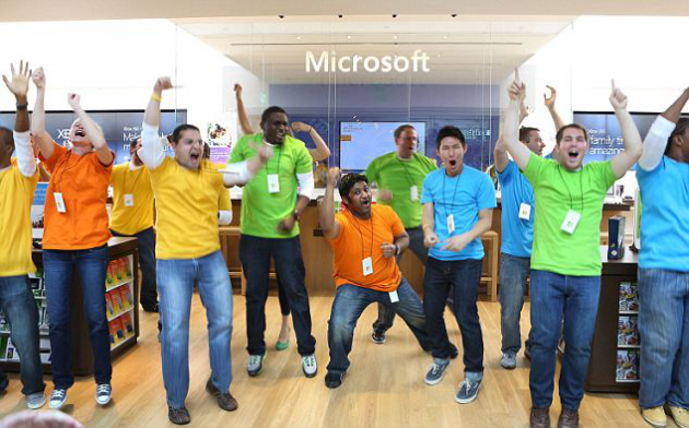 Microsoft pampers its employees with smartphone, tablet and PC with Windows 8