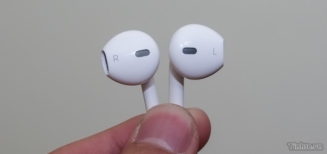 Apple is preparing a new headset for iPhone 5