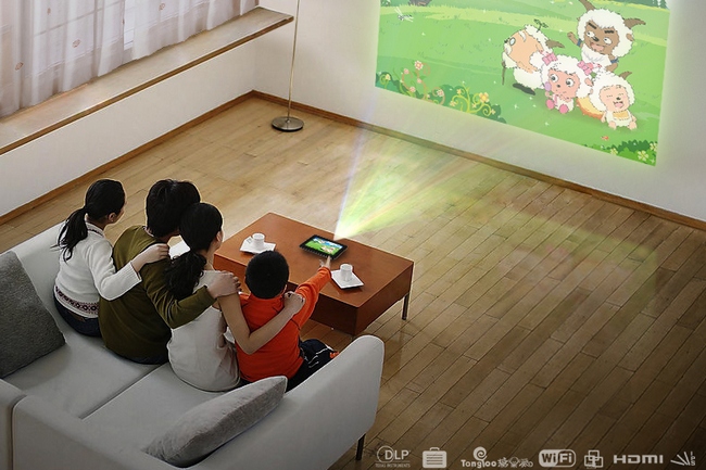 SmartQ U7 7-inch Android-tablet with a built-in projector for $ 315| projector tablet